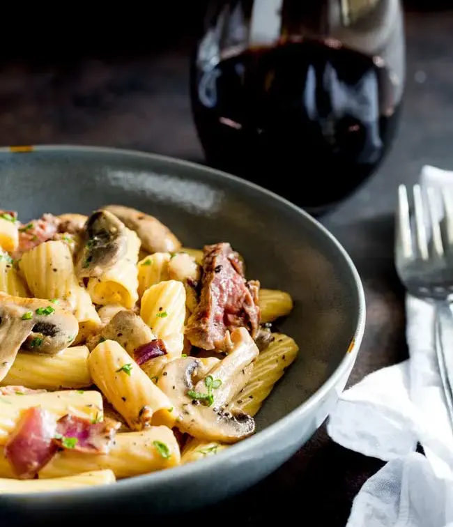 Creamy-Pepper-Pasta-with-Steak-Strips