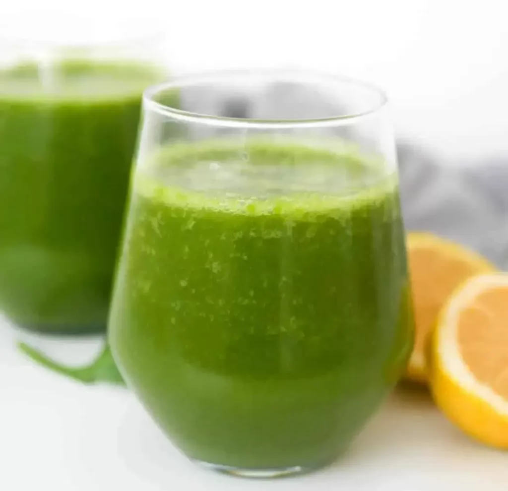 Detox-Apple-Spinach-Smoothie-with-Lemon