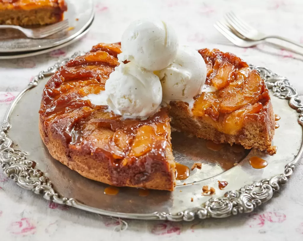 Easy-Caramel-Apple-upside-down-cake