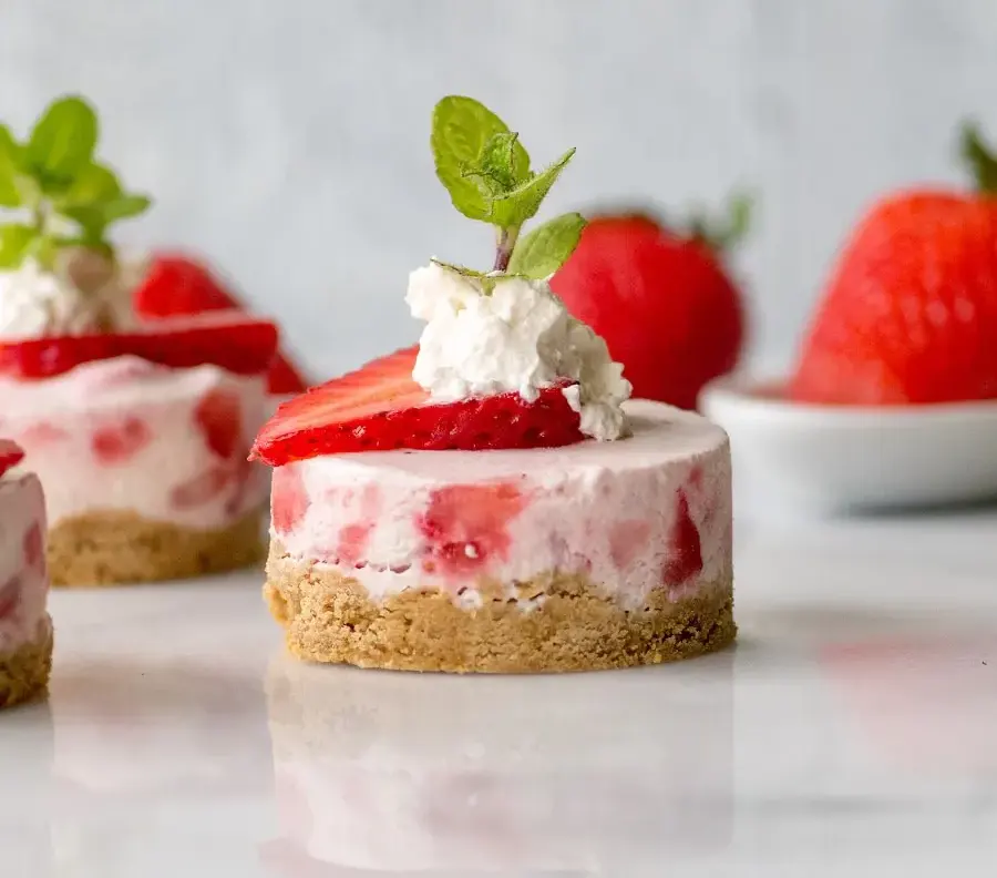 Gluten-Free-No-Bake-Mini-Strawberry-Cheesecake