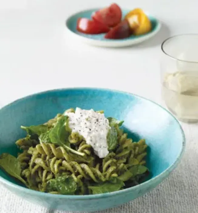 Whole-Wheat-Pasta-with-Pumpkin-Seed-and-Spinach-Pesto