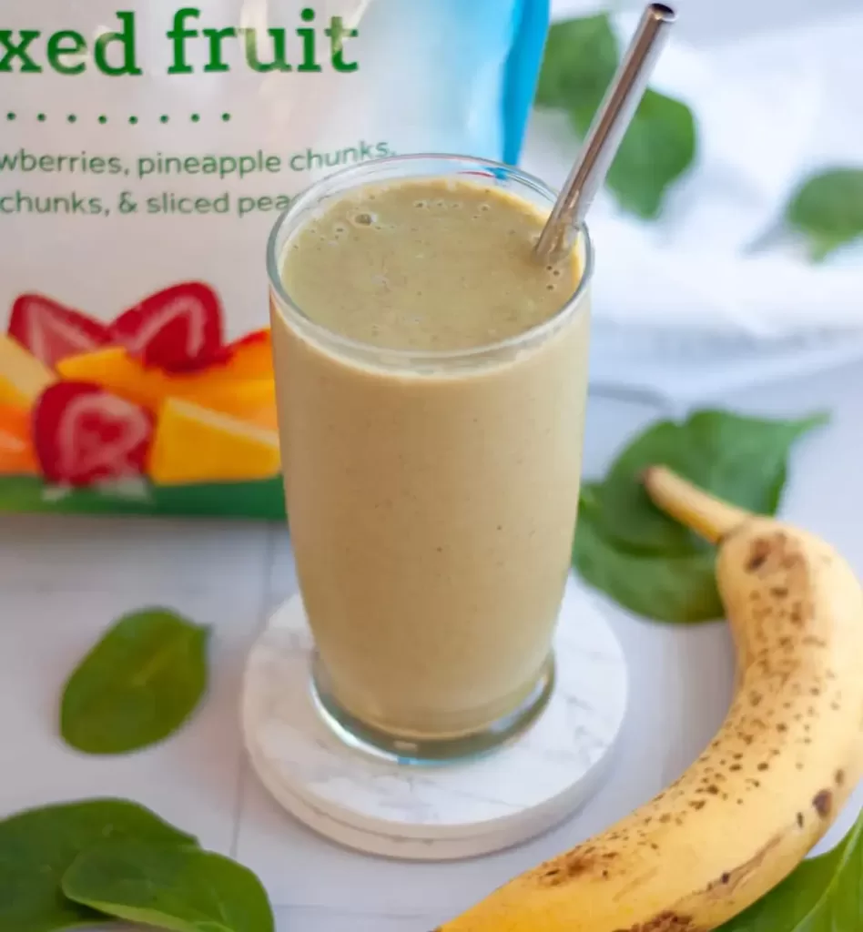 easy-mixed-fruit-smoothie-with-spinach