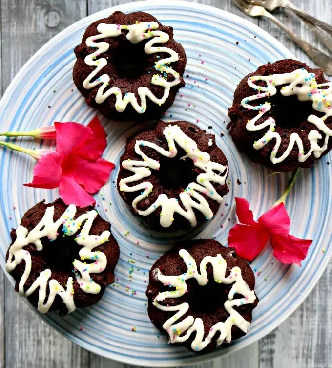 keto-mini-chocolate-bundt-cakes