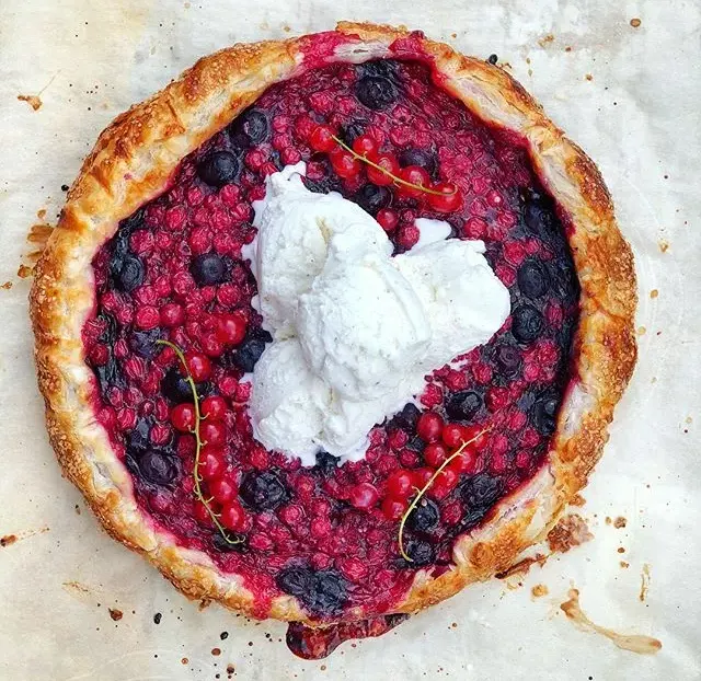 red-currant-and-blueberry-puff-pastry-galette