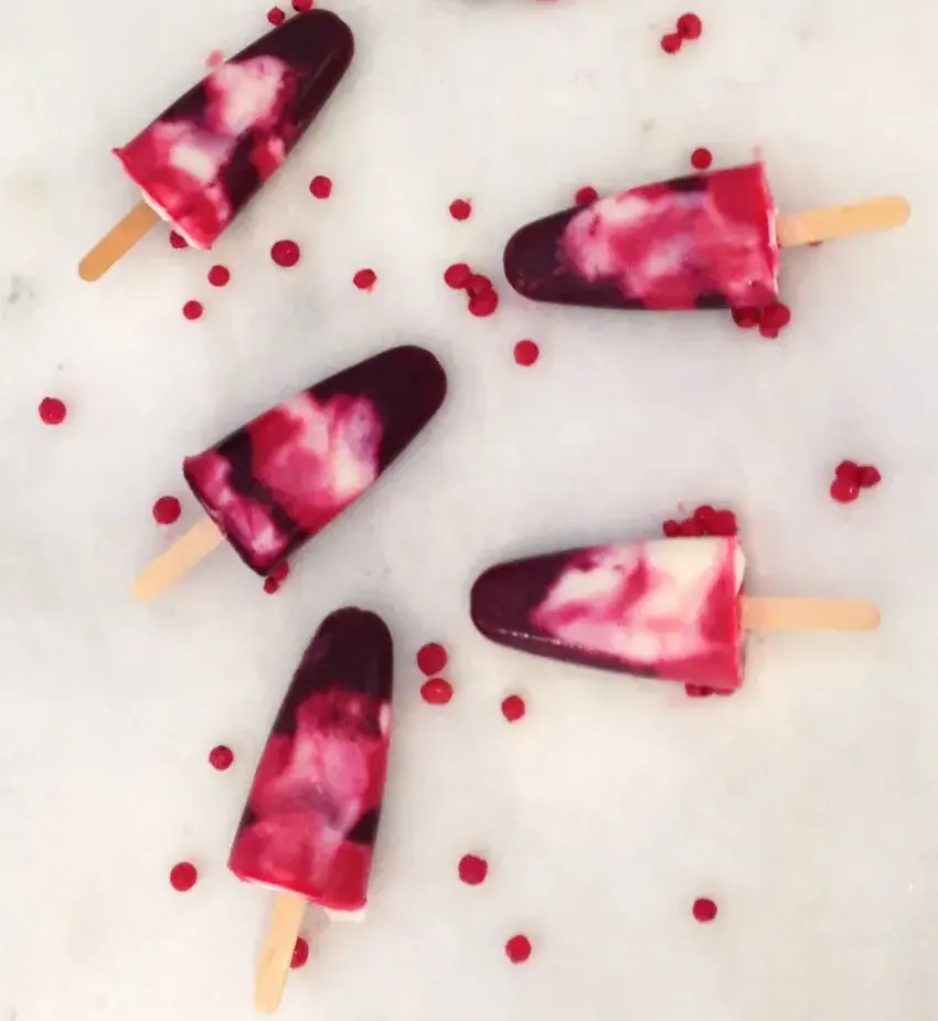 red-currant-blueberry-and-yoghurt-popsicles