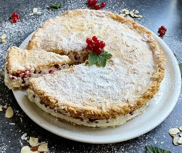 red-currant-tart-with-meringue-and-almonds