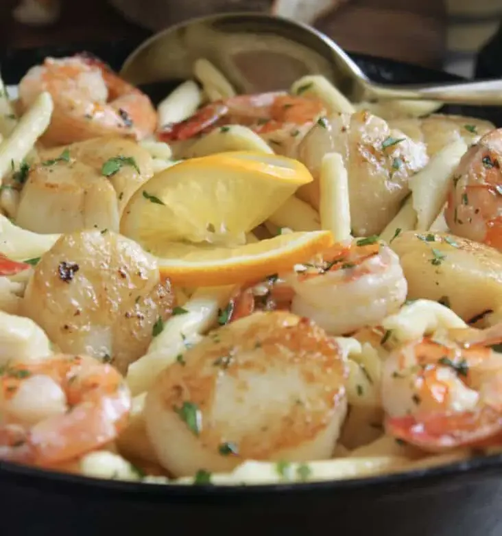 seafood-pasta-with-shrimp-and-scallops