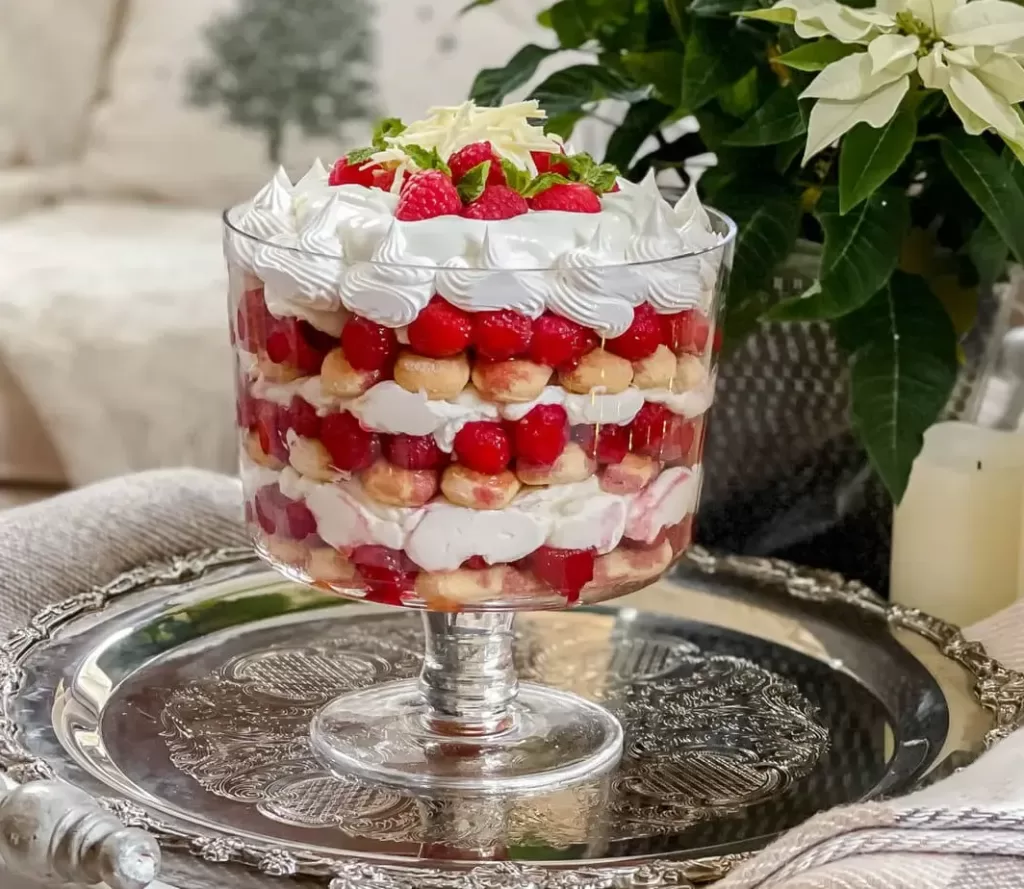 simple-raspberry-christmas-trifle