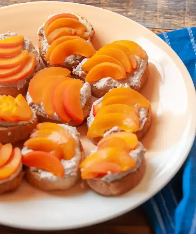 spiced-apricot-ricotta-toast