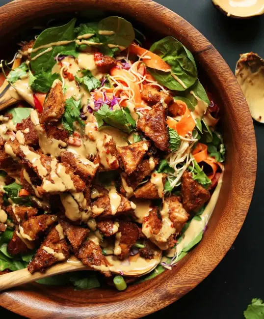 thai-salad-with-peanut-tempeh