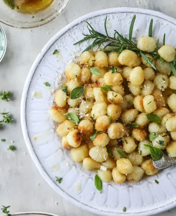 toasted-gnocchi-with-herb-brown-butter-sauce