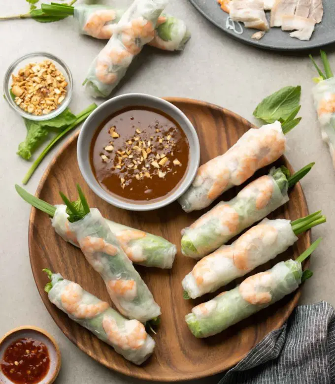 vietnamese-spring-rolls-with-peanut-sauce
