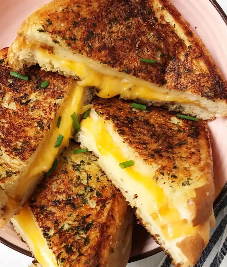 Garlic-Bread-Grilled-Cheese