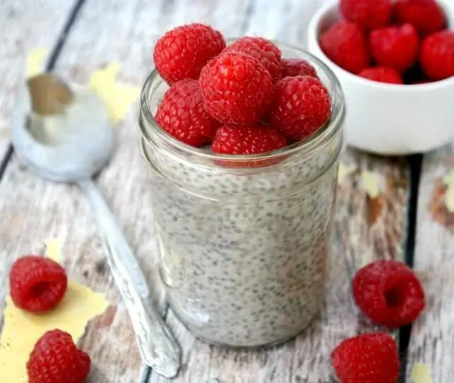 banana-raspberry-chia-pudding