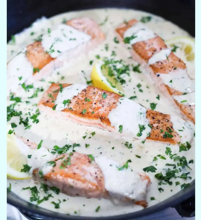 easy-keto-salmon-with-creamy-garlic-butter-sauce-in-one-pan