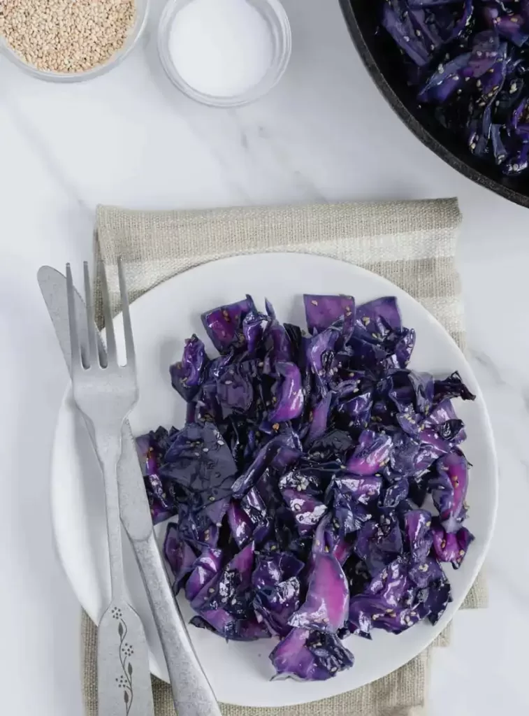 easy-sesame-garlic-sauteed-purple-cabbage