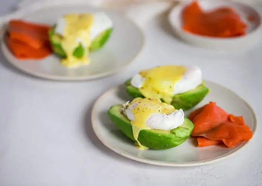 keto-avocado-salmon-eggs-benedict