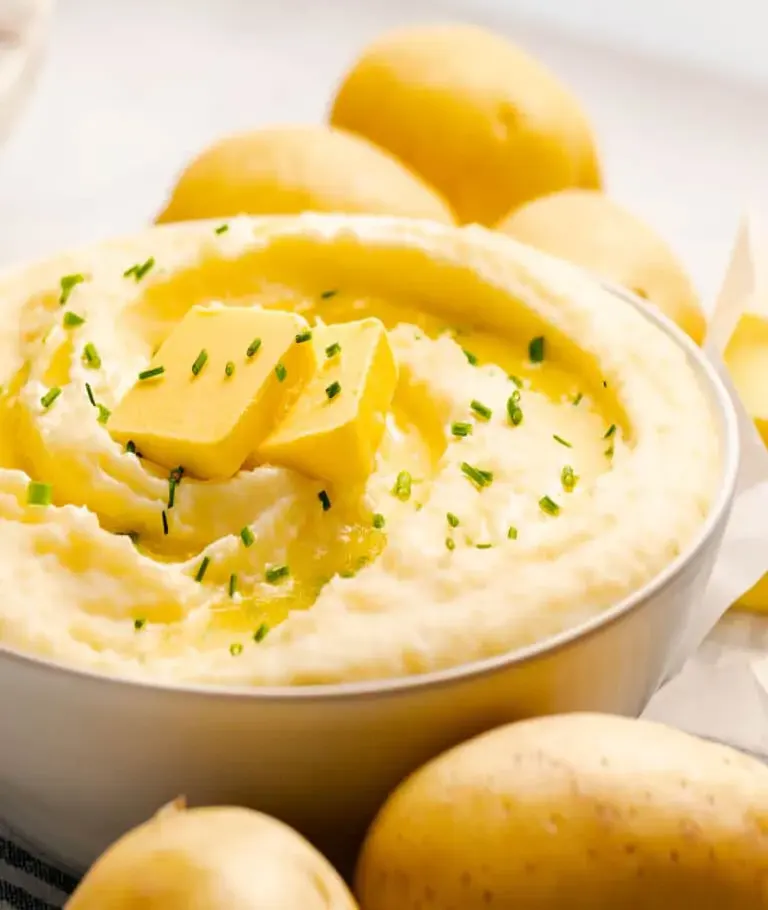 mashed-yukon-gold-potatoes-with-sour-cream-and-chives