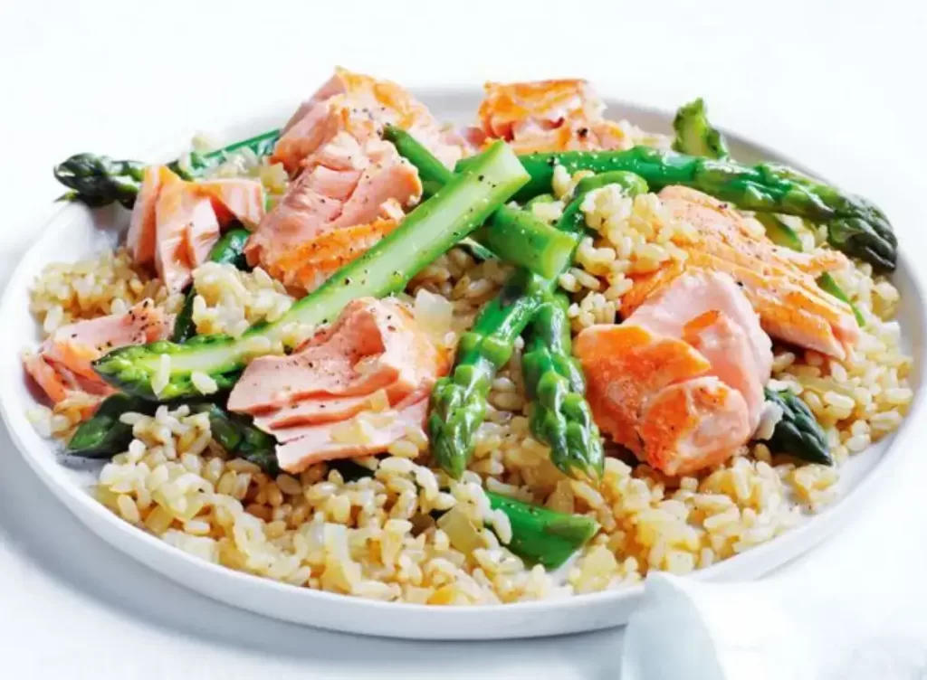 salmon-and-asparagus-stir-fry-with-brown-rice