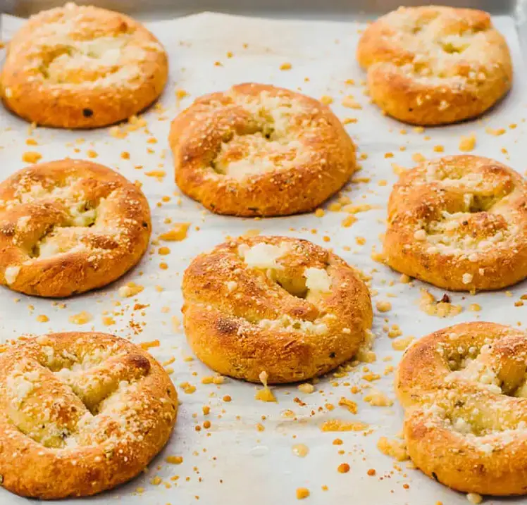 almond-flour-garlic-knots