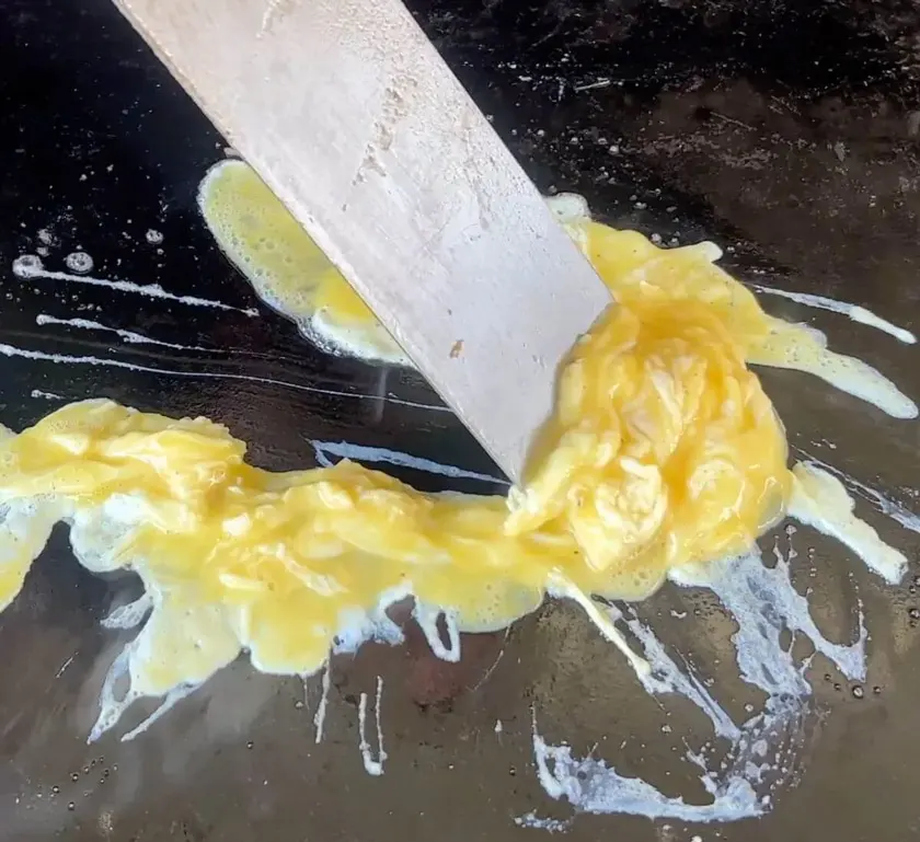 griddle-scrambled-eggs