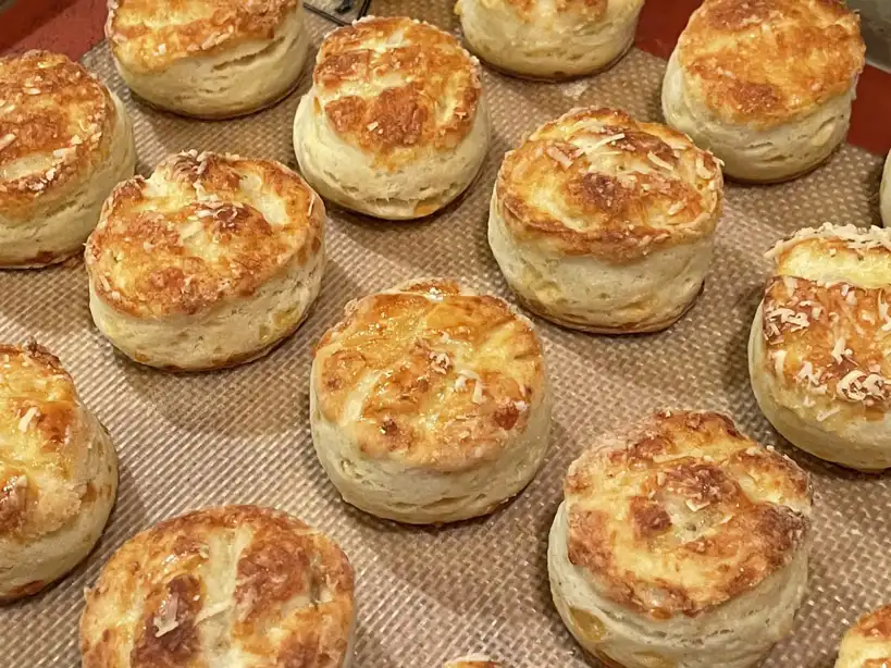 hungarian-cheese-biscuits