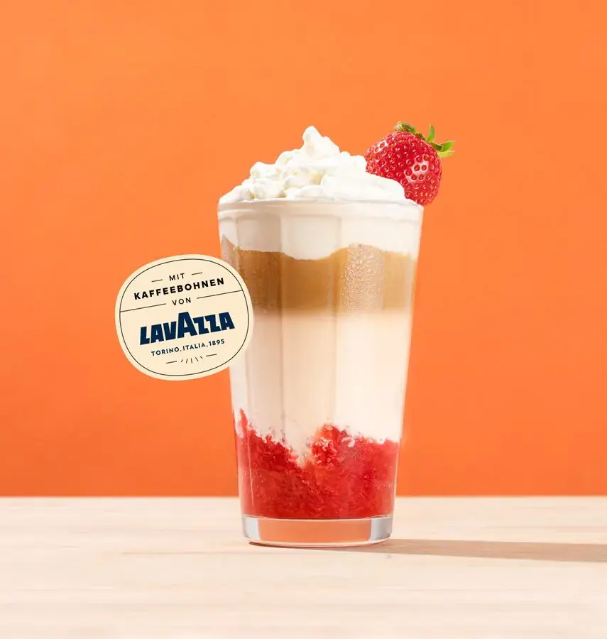 iced-strawberry-latte