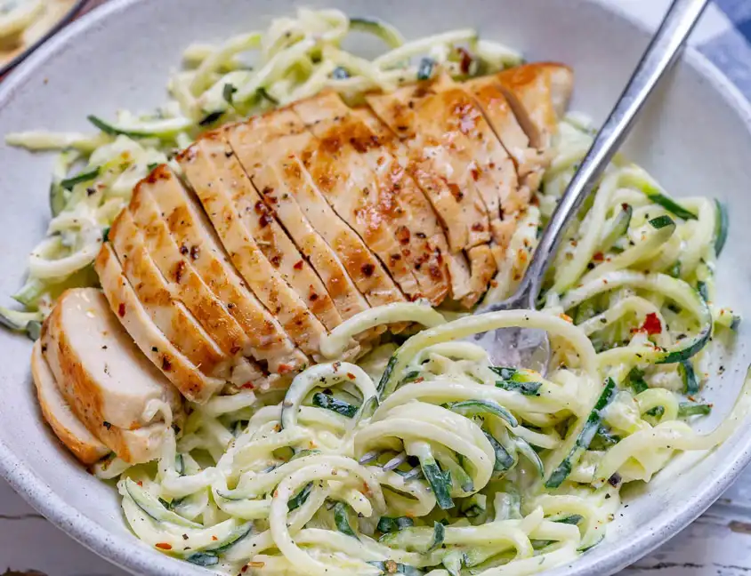 zucchini-noodle-alfredo-with-grilled-chicken