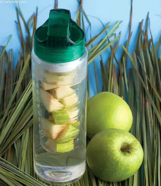 Green-Apple-and-Lemon-Infused-Water