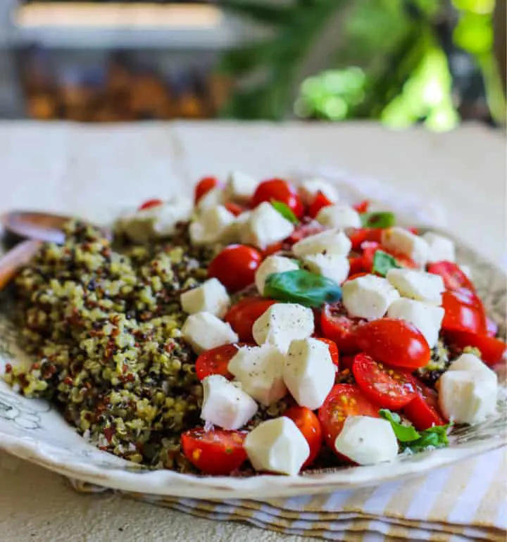 Pesto-Quinoa-Salad-with-Cherry-Tomatoes-and-Spinach