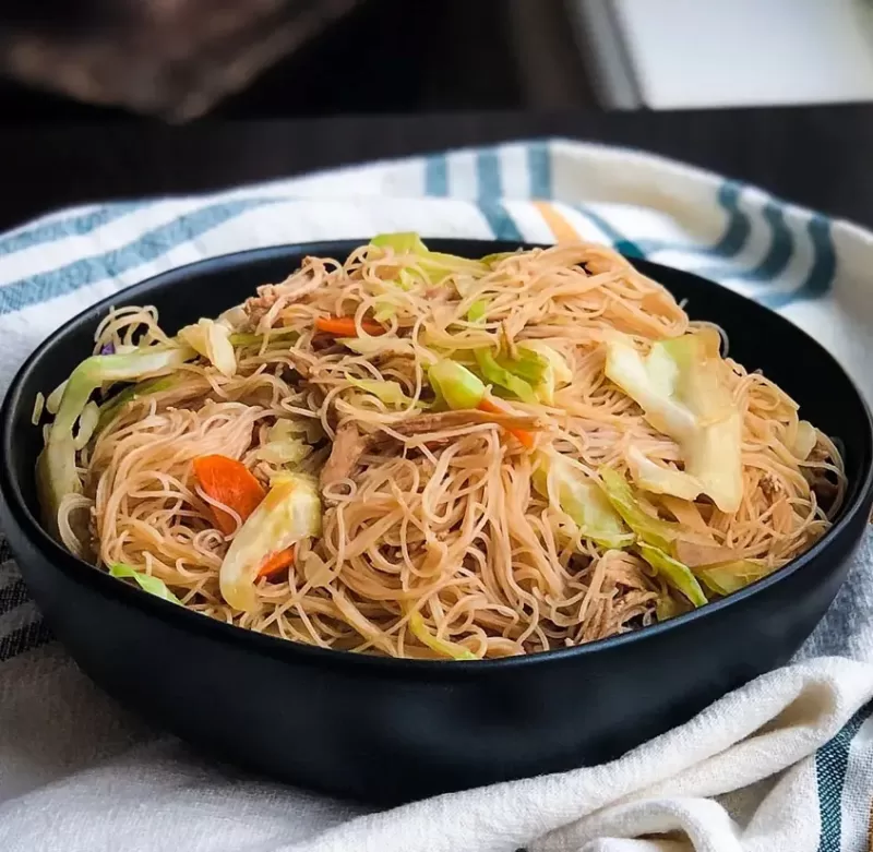 authentic-pancit-filipino-noodles-with-chicken