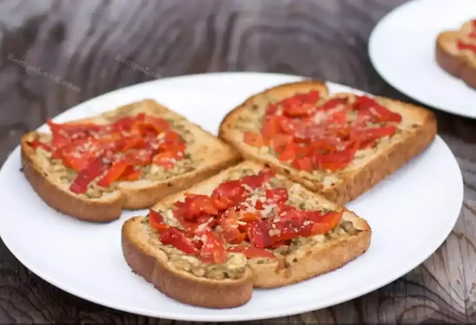 roasted-red-pepper-toast