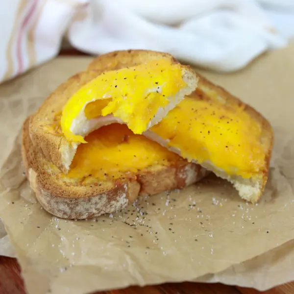 Air-Fryer-Cheesy-Egg-Toast