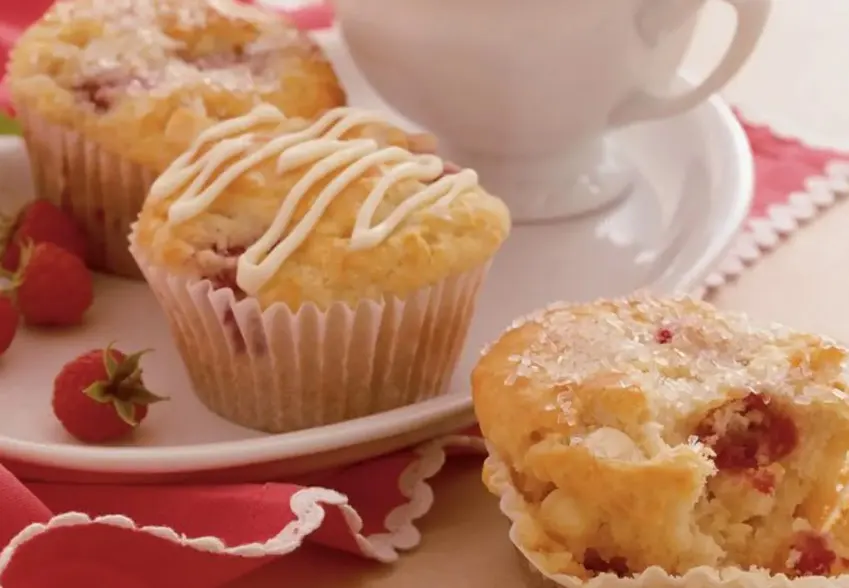 Carbquik-Raspberry-White-Chocolate-Muffins