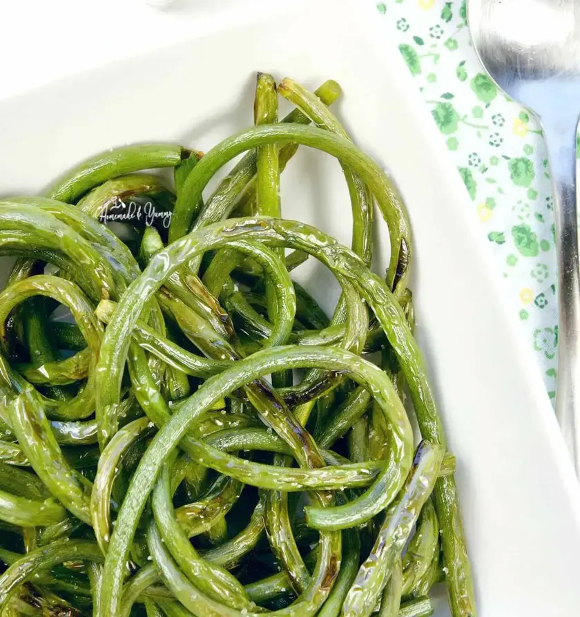 Grilled-Garlic-Scapes