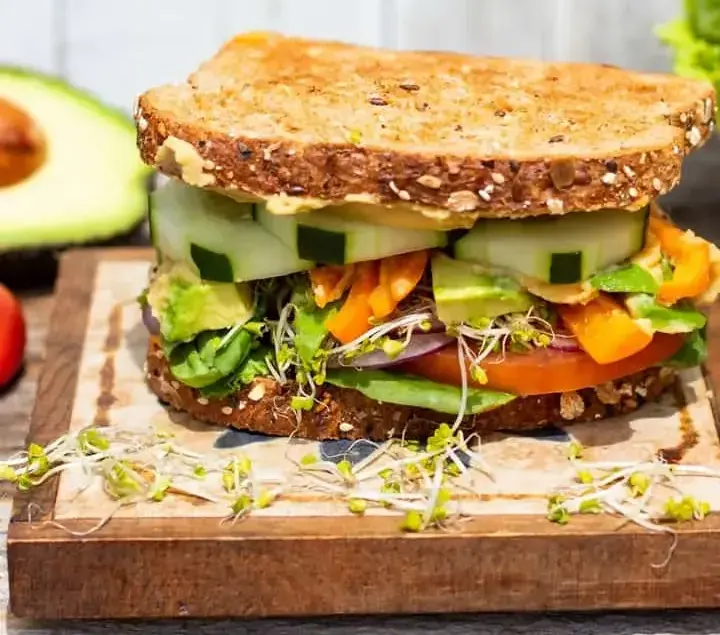 Healthy-veggie-hummus-sandwich