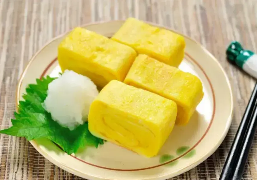 Japanese-style-Omelette-(Tamagoyaki)