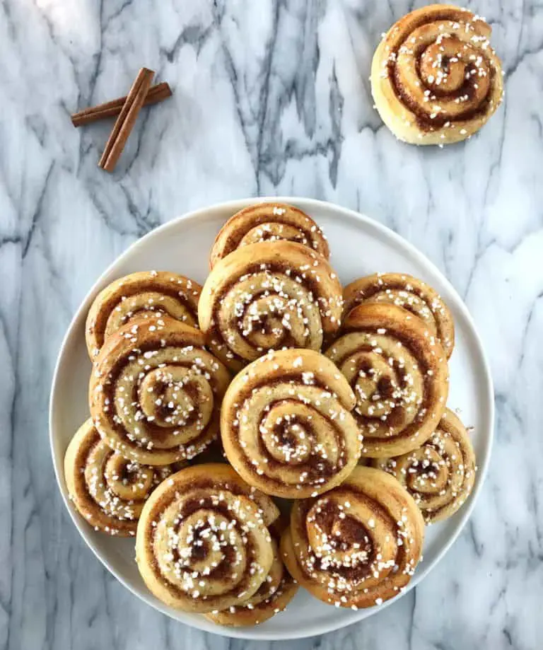 Kanelbullar-(Cinnamon-Buns)