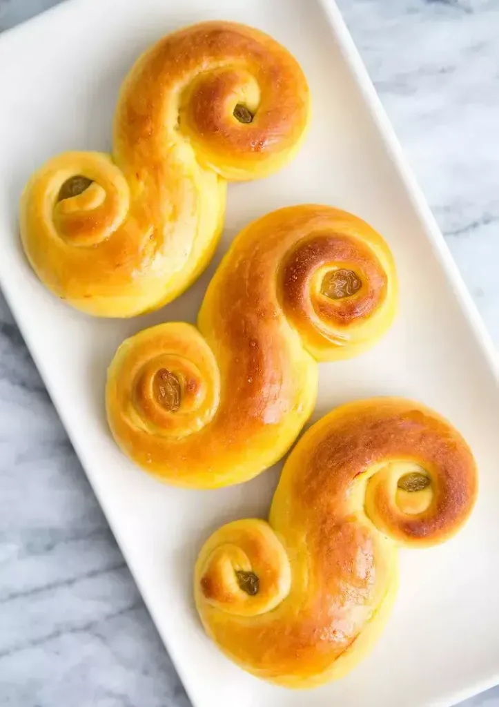 Lussekatter-(Saffron-Buns)