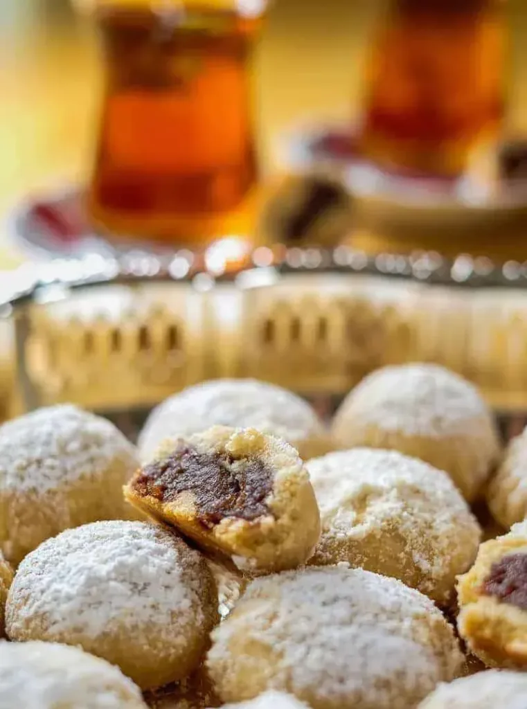 Moroccan-Date-Filled-Cookies-Ma'amoul