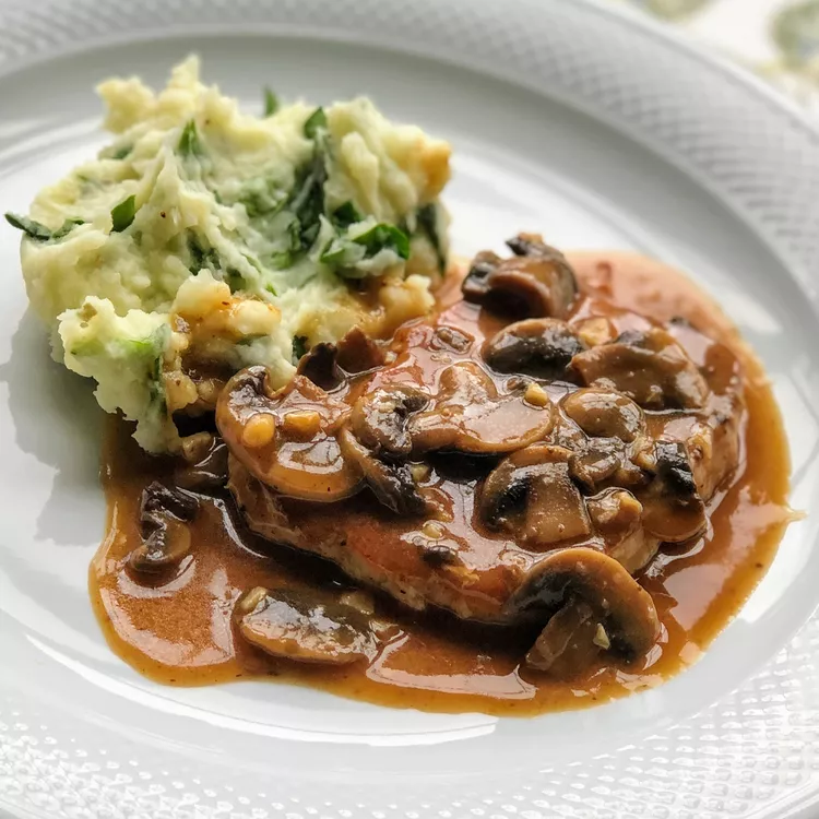 Pork-Chops-in-Garlic-Mushroom-Sauce