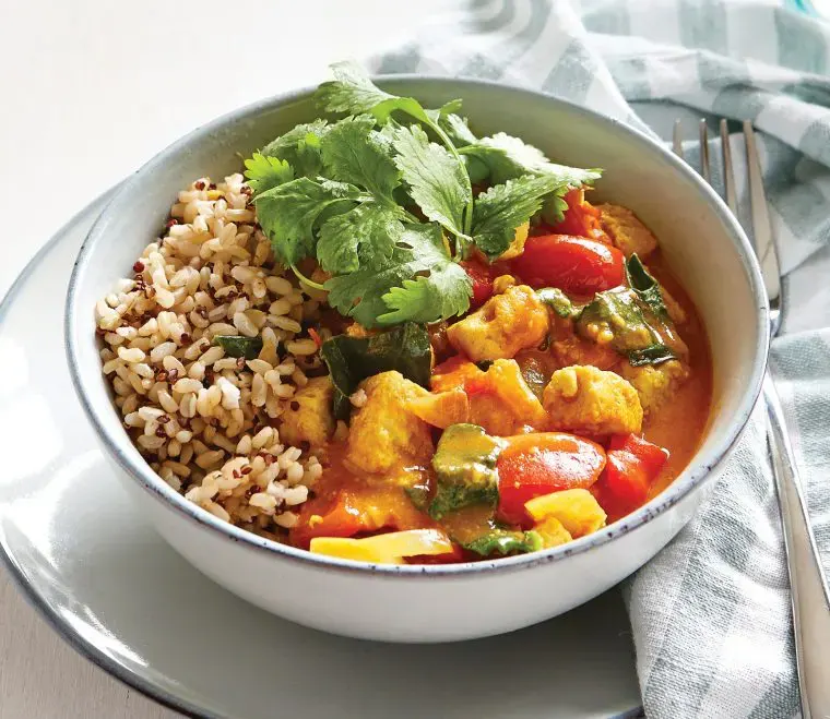 Quorn-korma-with-wilted-spinach-and-rice