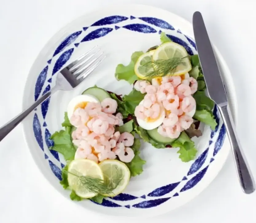 Raksmorgas-(Shrimp-Sandwich)