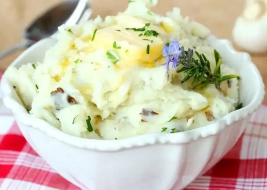 Roasted-Garlic-and-Rosemary-Mashed-Potatoes