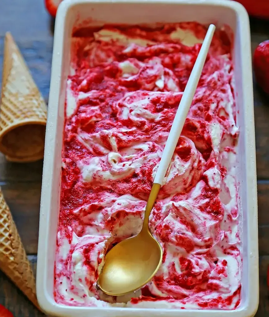 Roasted_Strawberry_Rhubarb_Ice_Cream