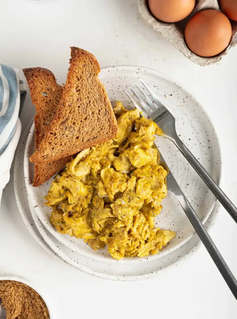 Scrambled-Eggs-with-Sofrito