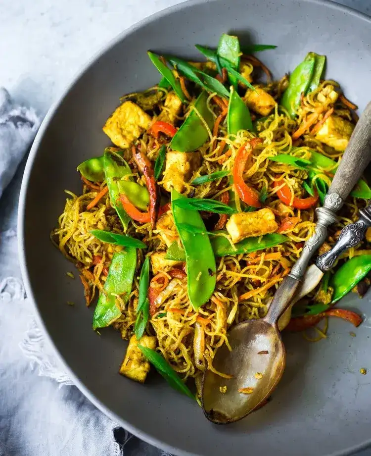 Singapore-Noodles-with-vegetables