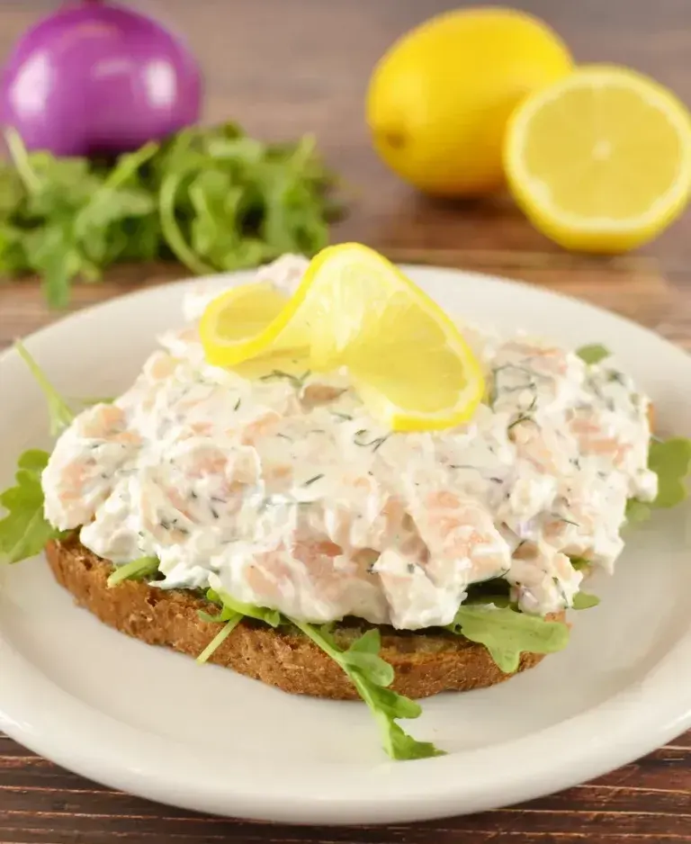 Smorgas-med-Lax-(Open-Faced-Sandwich-with-Salmon)