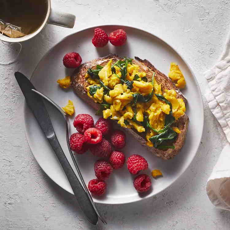 Spinach-and-Egg-Scramble-with-Raspberries