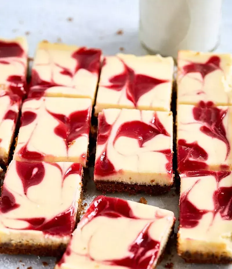 Strawberry-Rhubarb-Cheesecake-Bars